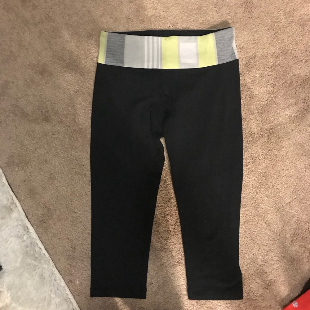 Lululemon size 8 cropped leggings